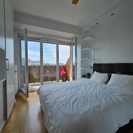 In The Center With Skyline 公寓