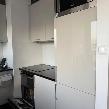 In The Center With Skyline 华沙