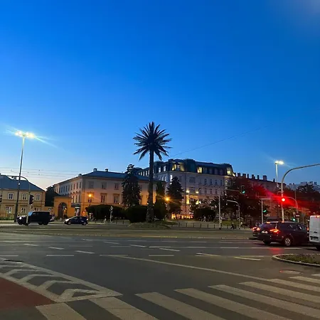 In The Center With Skyline * وارسو